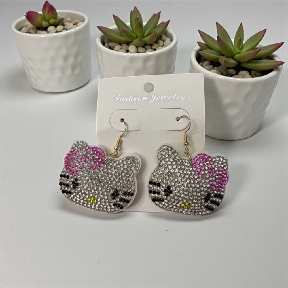 🦄 Puffy Rhinestone Hello Kitty Earrings!
